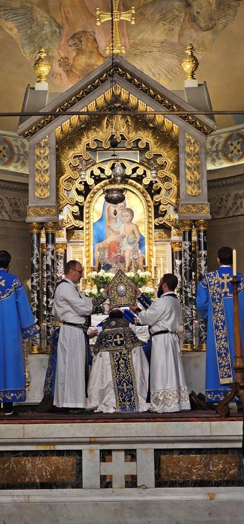 1ere messe mgr krikor